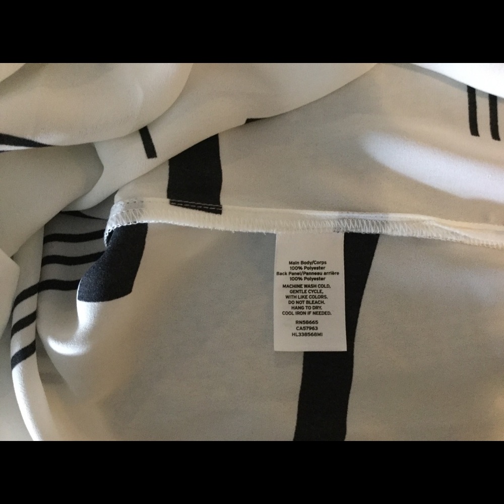 Trouble halter style blouse - Picture 2 of 4